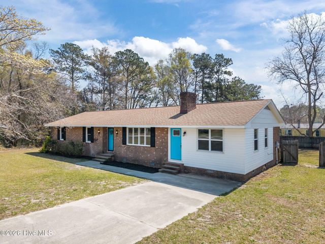 412 Crows Nest Lane, Sneads Ferry, NC 28460