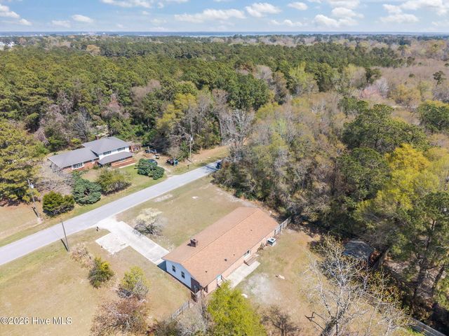 412 Crows Nest Lane, Sneads Ferry, NC 28460