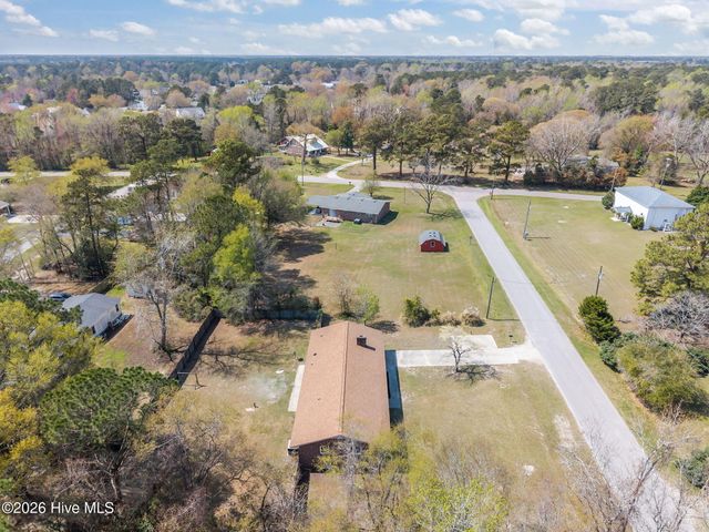 412 Crows Nest Lane, Sneads Ferry, NC 28460