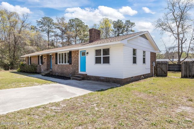 412 Crows Nest Lane, Sneads Ferry, NC 28460