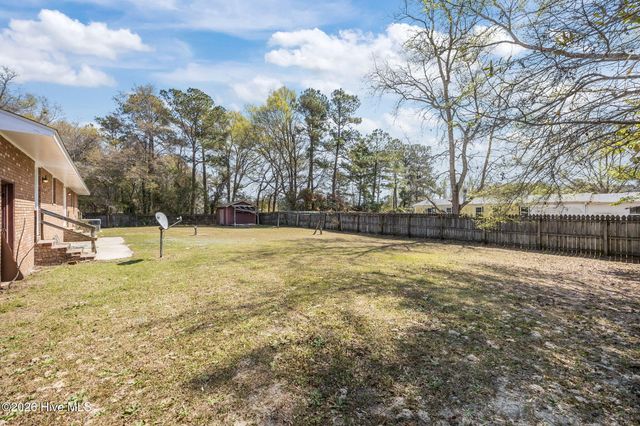 412 Crows Nest Lane, Sneads Ferry, NC 28460