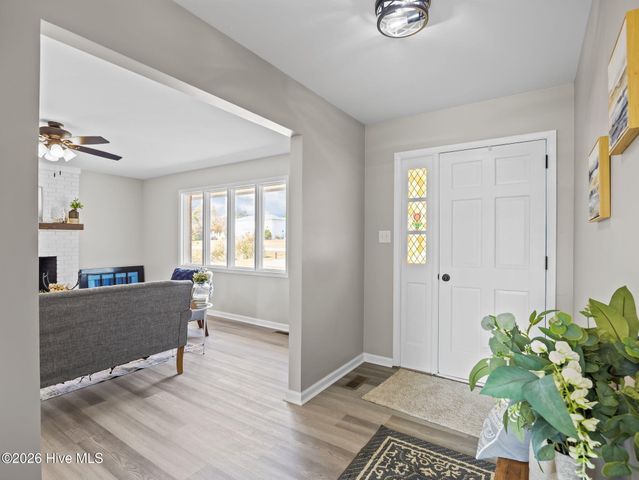 412 Crows Nest Lane, Sneads Ferry, NC 28460