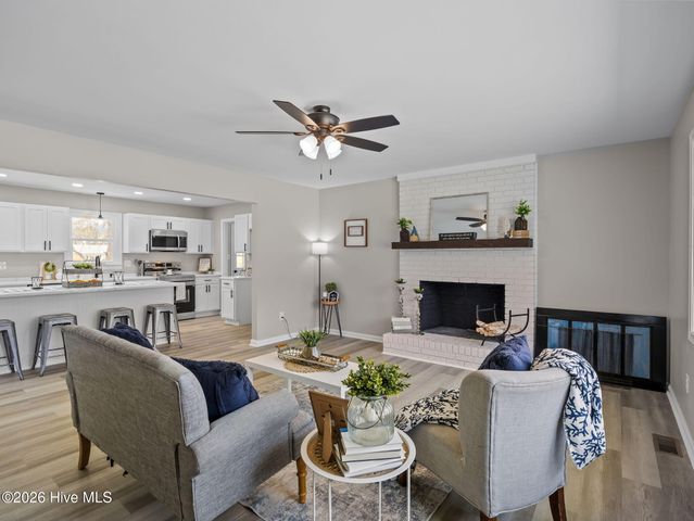 412 Crows Nest Lane, Sneads Ferry, NC 28460