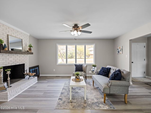 412 Crows Nest Lane, Sneads Ferry, NC 28460