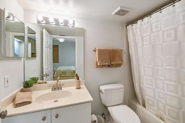 2880 NE 14th St. Causeway 904, Pompano Beach, FL 33062