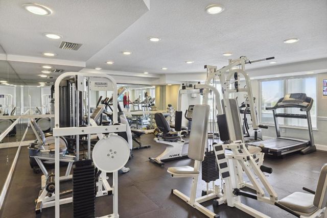 2880 NE 14th St. Causeway 904, Pompano Beach, FL 33062