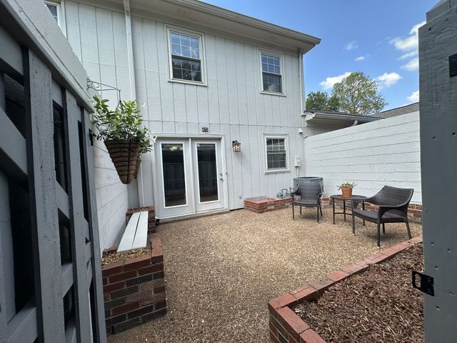 8300 Sawyer Brown Rd Apt E302, Nashville, TN 37221