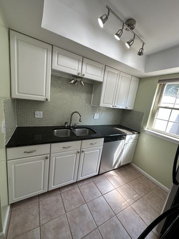 8300 Sawyer Brown Rd Apt E302, Nashville, TN 37221
