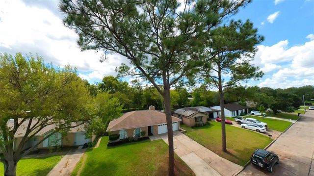 17014 Forest Bend Avenue, Friendswood, TX 77546