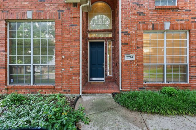 2214 Woods Edge Court, Corinth, TX 76210