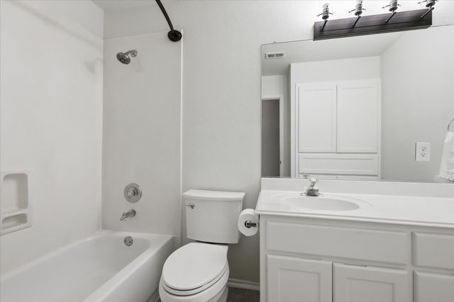 2214 Woods Edge Court, Corinth, TX 76210