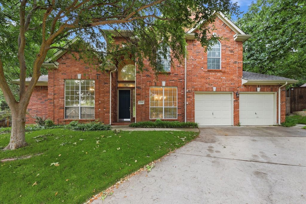 2214 Woods Edge Court, Corinth, TX 76210