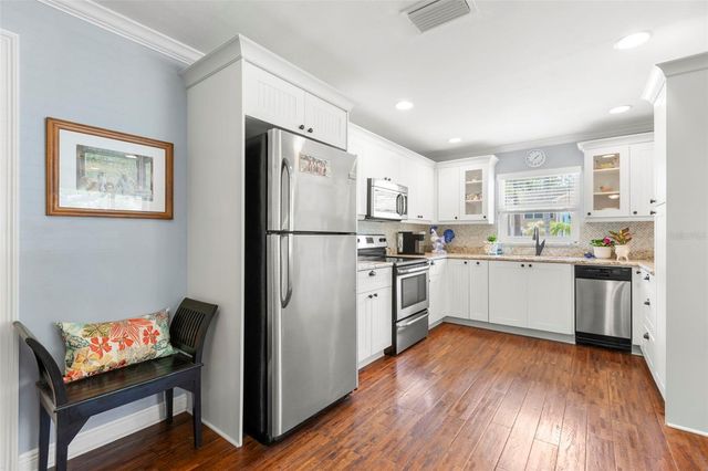 422 KENTUCKY AVENUE, Crystal Beach, FL 34681