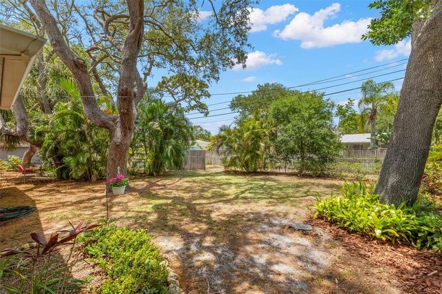 422 KENTUCKY AVENUE, Crystal Beach, FL 34681