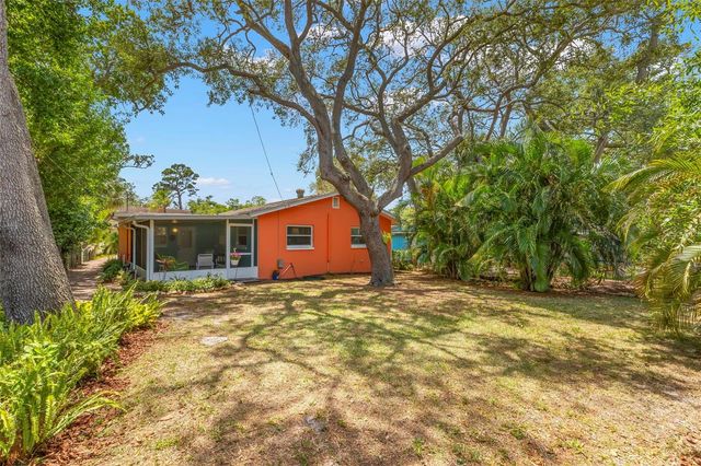 422 KENTUCKY AVENUE, Crystal Beach, FL 34681