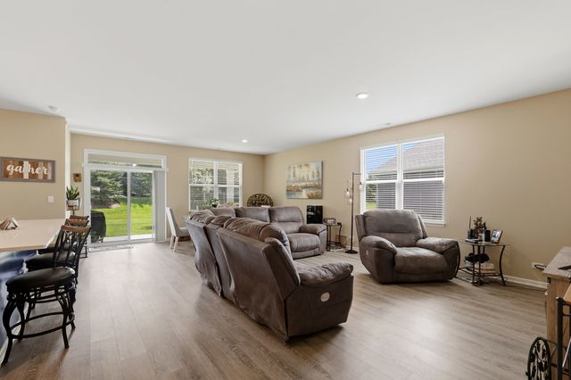 1155 Heritage Court, Pingree Grove, IL 60140