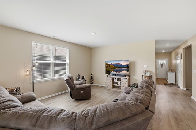 1155 Heritage Court, Pingree Grove, IL 60140