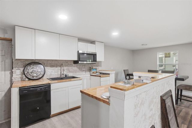 6945 NE 5TH PLACE, Ocala, FL 34470
