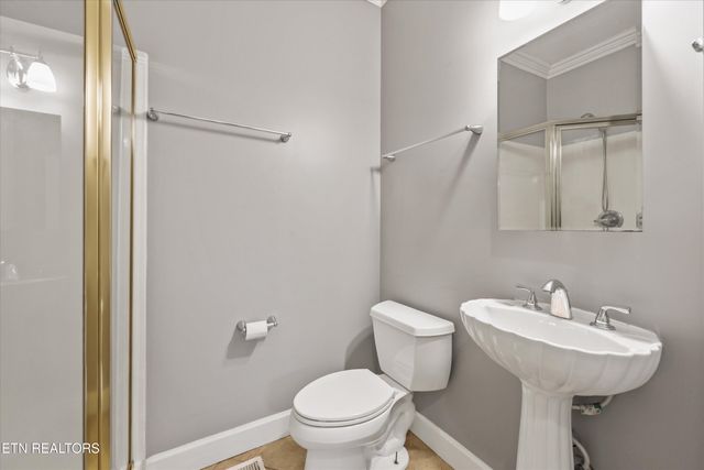 2220 Cross Creek Drive, Maryville, TN 37801