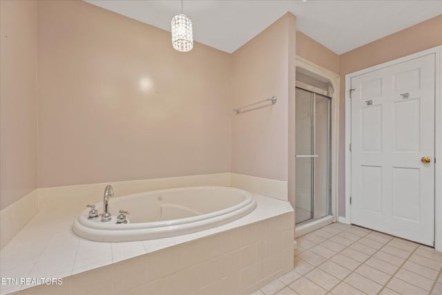 2220 Cross Creek Drive, Maryville, TN 37801