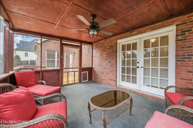 2220 Cross Creek Drive, Maryville, TN 37801