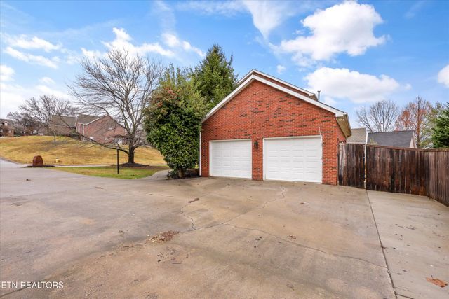 2220 Cross Creek Drive, Maryville, TN 37801