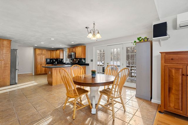 4 Barberry Ln, West Newbury, MA 01985