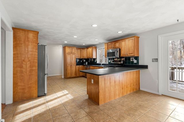 4 Barberry Ln, West Newbury, MA 01985