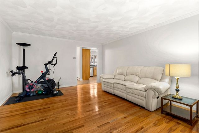 4 Barberry Ln, West Newbury, MA 01985