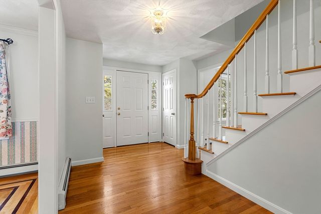 4 Barberry Ln, West Newbury, MA 01985