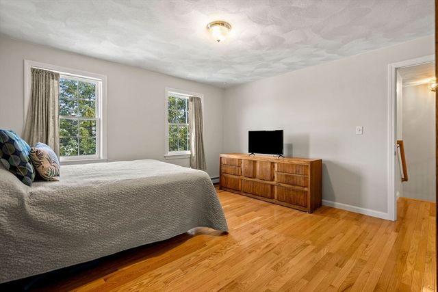 4 Barberry Ln, West Newbury, MA 01985