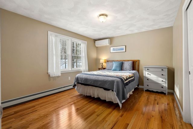 4 Barberry Ln, West Newbury, MA 01985