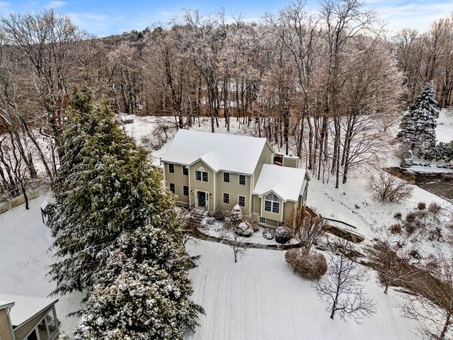 4 Barberry Ln, West Newbury, MA 01985