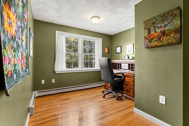 4 Barberry Ln, West Newbury, MA 01985