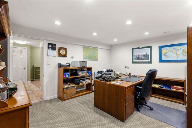 4 Barberry Ln, West Newbury, MA 01985