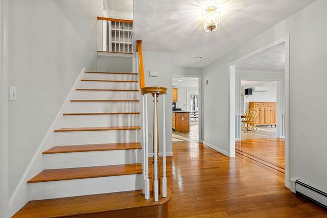 4 Barberry Ln, West Newbury, MA 01985