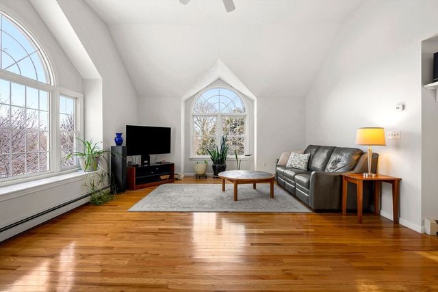 4 Barberry Ln, West Newbury, MA 01985