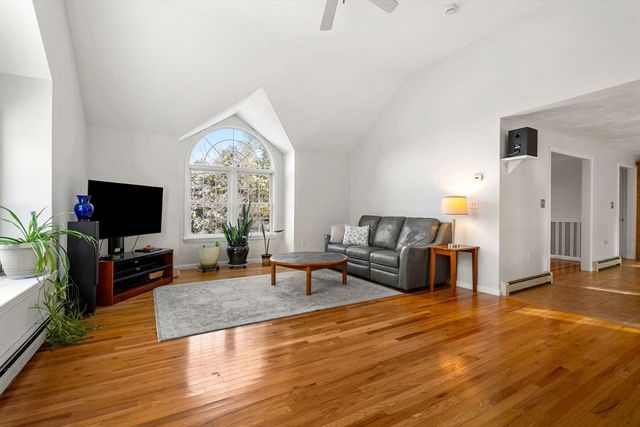 4 Barberry Ln, West Newbury, MA 01985