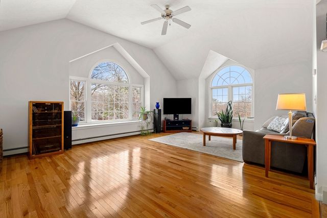 4 Barberry Ln, West Newbury, MA 01985