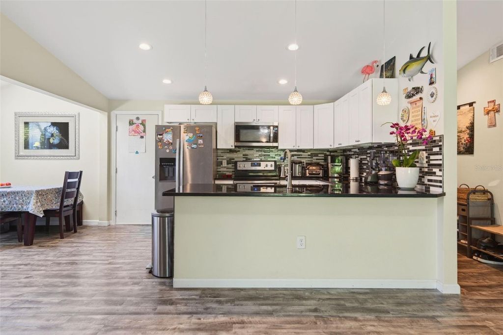 Image 19 of property listing at 549 LONGWOOD CIRCLE, Oldsmar, FL 34677