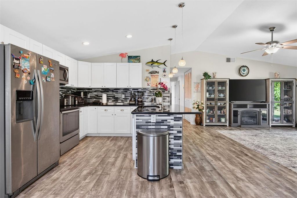 Image 22 of property listing at 549 LONGWOOD CIRCLE, Oldsmar, FL 34677