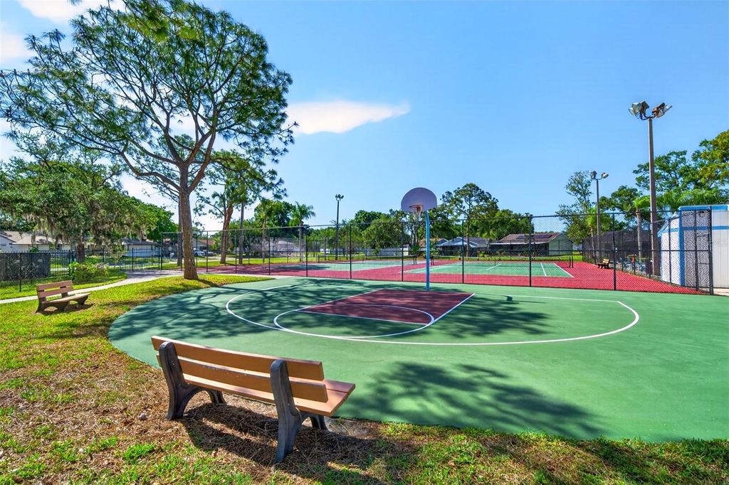 Image 64 of property listing at 549 LONGWOOD CIRCLE, Oldsmar, FL 34677