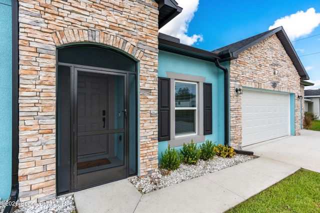 1024 Tevis Street SE, Palm Bay, FL 32909