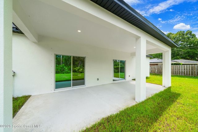 1024 Tevis Street SE, Palm Bay, FL 32909