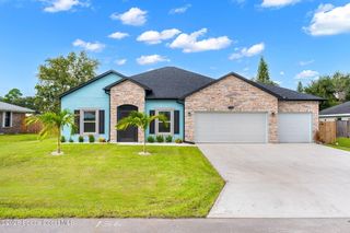 1024 Tevis Street SE, Palm Bay, FL 32909
