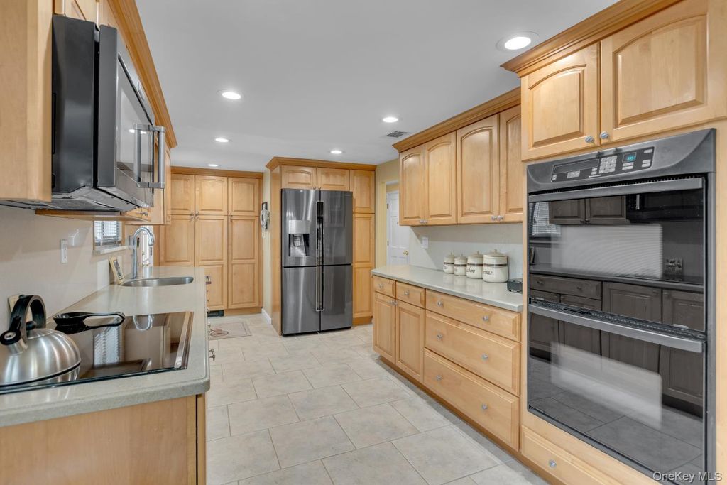 2 Cori Lane, East Northport, NY 11731 — photo 3