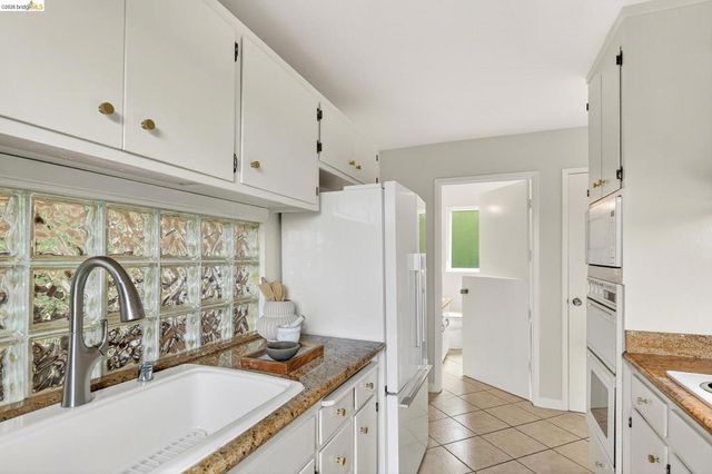 4 Cavendish Ln, Piedmont, CA 94602