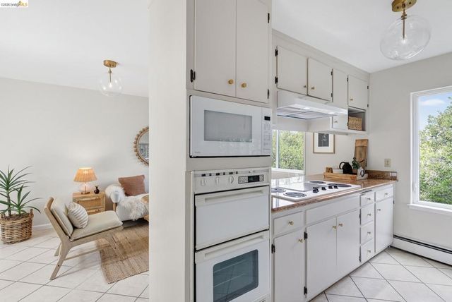 4 Cavendish Ln, Piedmont, CA 94602