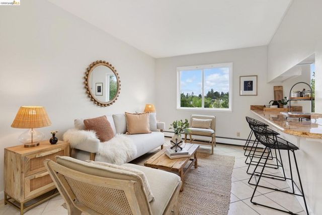 4 Cavendish Ln, Piedmont, CA 94602