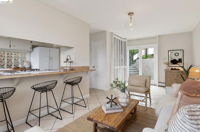 4 Cavendish Ln, Piedmont, CA 94602